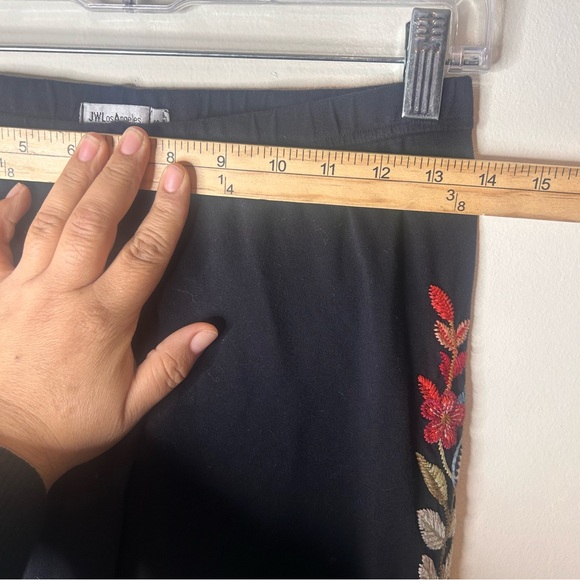 Johnny Was embroidered leggings - Picture 4 of 8